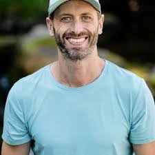 Erika Hewitt's Instagram, Twitter & Facebook