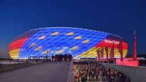 Widely known for its exterior of inflated etfe plastic panels, it is the first stadium in the world with a full colour changing exterior. Em 2021 Fans In Der Allianz Arena Munchen Stellt Zwei Szenarien Vor Lauterbach Ubt Scharfe Kritik Fussball