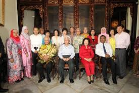Muhammad adib mohd kassim is a firefighter based in the subang jaya fire station. President Tony Tan And His Wife Mrs Mary Tan Posing For A