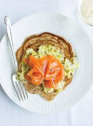 Crepes De Sarrasin Au Saumon Fume Et Aux Poireaux Ricardo Recipe Food Recipes Buckwheat Pancakes