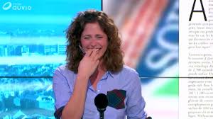 Un bon fou rire peut être le résultat d'une bonne thérapie. Fou Rire De Sara De Paduwa Qui Imagine Des Ponts Improbables