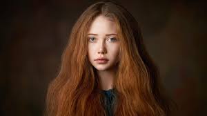 It is very popular to decorate the background of mac, windows, desktop or android device beautifully. Rambut Panjang Mata Biru Gadis Kecil Di Latar Belakang Hitam Mengenakan Gaun Hitam Wallpaper Desktop Hd Lucu Layar Lebar Definisi Tinggi Fullscreen