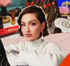 Erin Parsons's Instagram, Twitter & Facebook