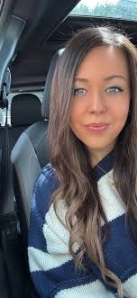 Free press-on nails and makeup