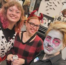 Meet our stylist Melanie ☠️🐈‍⬛🌿🌒 • Melanie has been at Little Broken  Things for around 1.5 years and has been a stylist for 10 years! 🤩 Hair  specialties: rocker/alternative hair of all