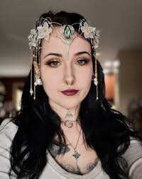 Hey all, I was curious if you guys knew about agents. I am looking to get  my art featured in more spaces, but I create sculpted crowns, so it is  quite niche