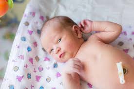Your newborn should be bathed with a sponge bath for the first few weeks of life. Umbilical Cord Care For Your Newborn S Stump Bellybelly