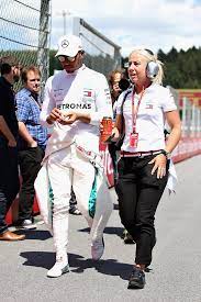 Angela cullen lewis hamilton physio daily news updates, rumours, gossips and latest videos. Lewis Hamilton Physiotherapeutin
