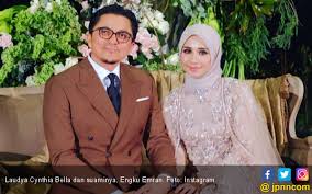 Pada foto yang diposting belum lama ini, netizen menyebut kecantikan wajahnya. Kangen Suami Laudya Cynthia Bella Ngebet Balik Ke Malaysia Jpnn Com
