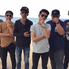 Ayie nim memang bagus dalam filem nama ayie jasni betul betul punya nama ayie elham. Kenali Kumpulan Floor 88 Pelantun Lagu Zalikha Encikshino Com
