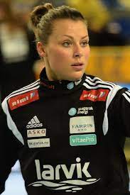 Juni 1990 i bærum) er en norsk profesjonell håndballmålvakt som spiller for den ungarske klubben győr og det norske håndballandslaget. Nora Mork Wikipedia