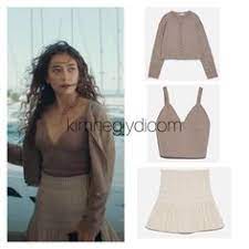 Pazartesi akşamlarının vazgeçilmezi olan sefirin kızı star tv ekranlarında oldukça başarılı bir şekilde ilerleme kaydetmeye devam ediyor. Sefirin Kizi 17 Bolum Dizi Kiyafetleri Icin 11 Fikir Kiyafet Kizlar Zara