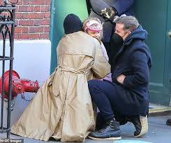 Tm + © 2021 vimeo, inc. Bradley Cooper Und Irina Shayk Sind Das Bild Freundlicher Exen Die Tochter Lea Zur Schule Bringen Aktuelle Boulevard Nachrichten Und Fotogalerien Zu Stars Sternchen