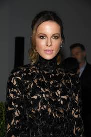 Heute lebt kate beckinsale mit. Das Sind Aktuell Die 13 Schonsten Frauen Der Welt Schone Frauen Frau Trendige Kleider