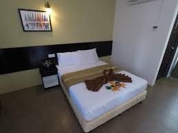 La struttura, aperta nel 1991 e rimodellata nel 2005, offre agli ospiti 238 camere. Hotel Bajet Langkawi Posts Facebook