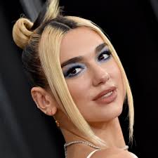 Lipa had relocated from kosovo to london at the age of fifteen to pursue a career in music. Dua Lipa Reveals New Haircut With Blunt Bangs See Photos Video Allure
