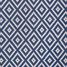 Blau ist auch beim teppich aus baumwolle gerne gesehen und findet oft in der küche oder im flur verwendung, da man den teppich leicht reinigen kann. Blau Weisser Kunststoffteppich Bei Milanari Com