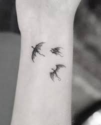Emilia Clarke S Dragon Tattoo Tattoos Small Dragon Tattoos Dragon Wrist Tattoo