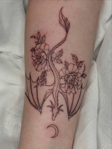 Floral dragon 🐉🌸 A mix of softness and strength. Always love working on unique custom designs like this one ⭐️ #finelinetattoo #dragontattoo #floraltattoo #melbournetattooartist #customtattoo #tattoodesign #femininetattoo