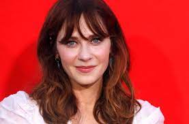 Actress zooey deschanel and producer jacob pachenik have reached a divorce settlement, reports zooey and jacob, who are the parents of elsie otter, 4, and son charlie wolf, 2, announced their split. Zooey Deschanel Rings In The New Year With Her Sw English Www Abdpost Com Amerika Dan Haberler