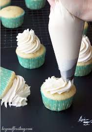 Recette Maison Glacage A La Vanille Pour Gateau Et Cupcake Cremage A Gateau Creme Au Beurre Recette Glacage
