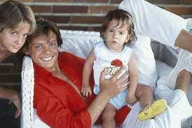 El cantante se traslada hasta la. Theqcjjrg8fokm