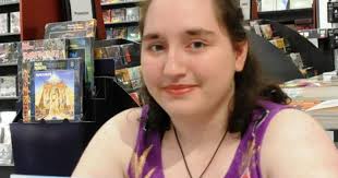 Carpentras. Mia Hale, 17 ans et auteure de cinq livres, en dédicace au  centre Leclerc