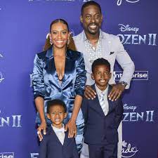 Brown from this is us to talk what season 3 has in store for randall and the rest of the pearson gang. Sterling K Brown With Family At Frozen 2 Premiere Photos Popsugar Celebrity