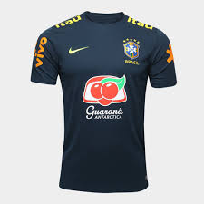 Tradicionalmente amarelo, o manto titular traz detalhes em verde nas mangas e. Camiseta Selecao Brasileira Em Promocao Na Shopee Brasil 2021