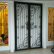 Teralis jendela dengan model minimalis berfungsi sebagai penghias dan mempercantik desain rumah minimalis, disamping fungsi utamanya yaitu sebagai keamanan tempat tinggal anda. 7 Model Teralis Pintu Yang Beda Dan Enggak Ngebosenin