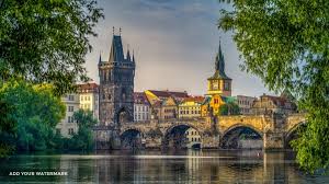 Prague has a cheap and efficient public transport system consisting of an integrated network of buses, trams, metro and a funicular on petrin hill. Polski Przewodnik Po Pradze Michal Vrkoc Atrakcje Pragi Przewodnik Praga Ogloszenia