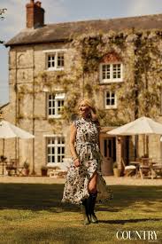 Recipes and beautifully selected products for living curated by chef clodagh mckenna. Irish Celebrity Chef Clodagh Mckenna Opens Up About Her Telly Success And Living On Grounds Where Downton Abbey Was Filmed