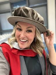 Sharyn Bennett's Instagram, Twitter & Facebook