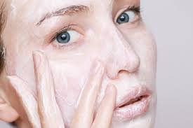 Prise En Charge Globale De L Acne Les 7 Conseils Du Nettoyage Et De Soins Du Visage Bebes Le Mag Uriage