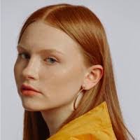 Shellie Howard's Instagram, Twitter & Facebook