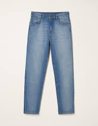 For the stains to be removed from white clothes, it's better to wash them in hot water. Light Wash Chesham Girlfriend Jeans Jeans Dungarees Fatface Com Ad Chesham Ad Wash Light Girlfriend Jeans Country Fashion Women Clothes For Women