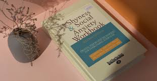 An author with several other books on social anxiety (and related topics) that has generated good reviews consistently is always a good bet. 15 Best Social Anxiety And Shyness Books 2021 Socialpro