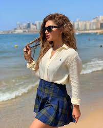 Eleen Suliman الين سليمان On Instagram اشتقت للصيف High Waisted Skirt High Waisted Waist Skirt