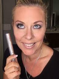 Mandy Ash's Instagram, Twitter & Facebook