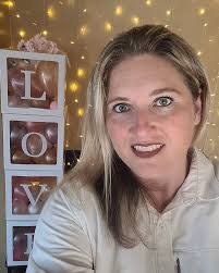 Heidi Palmer's Instagram, Twitter & Facebook