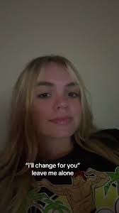 Leah Farrell's Instagram, Twitter & Facebook