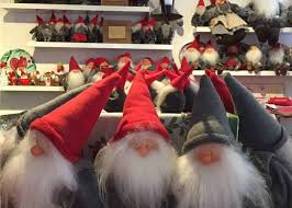 Ett inredningsalbum med bilder på jul, julpynt. Tomtar Troll Tomtar Gnomes In Stockholm Old Town