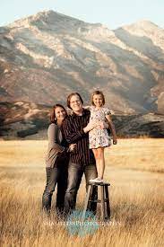 Real Life Just Better Family Photo Pose Family Portrait Poses Family Portraits