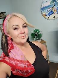 hi I'm Beth and this is my shadow