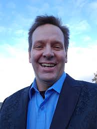 The Comedy & Juggling of Paul Isaak