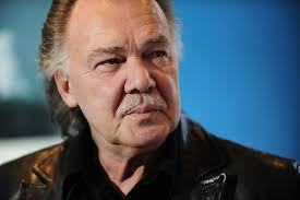 Kari Tapio pesi popparit tienestilistalla