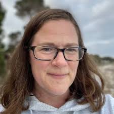 Amanda Delvecchio (@connectingmandy)