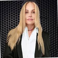 Angela Champlin's Instagram, Twitter & Facebook