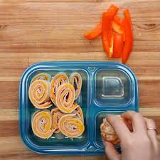 5 Idees De Lunchs Pour Les Enfants Et Les Plus Grands Trucs Et Astuces Ma Fourchette Childrens Snacks Cheese Pinwheels Turkey Cheese