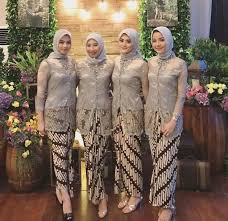 39 model outfit baju bridesmaid berhijab gaya selebgram 2019 baju bridesmaid dengan desain cantik untuk wanita muslimah desain modern sampai dengan pasangan hijab yang kiranya pas kalian. 20 Inspirasi Baju Bridesmaid Muslimah Yang Modis Dan Elegan Updated 2021 Bukareview